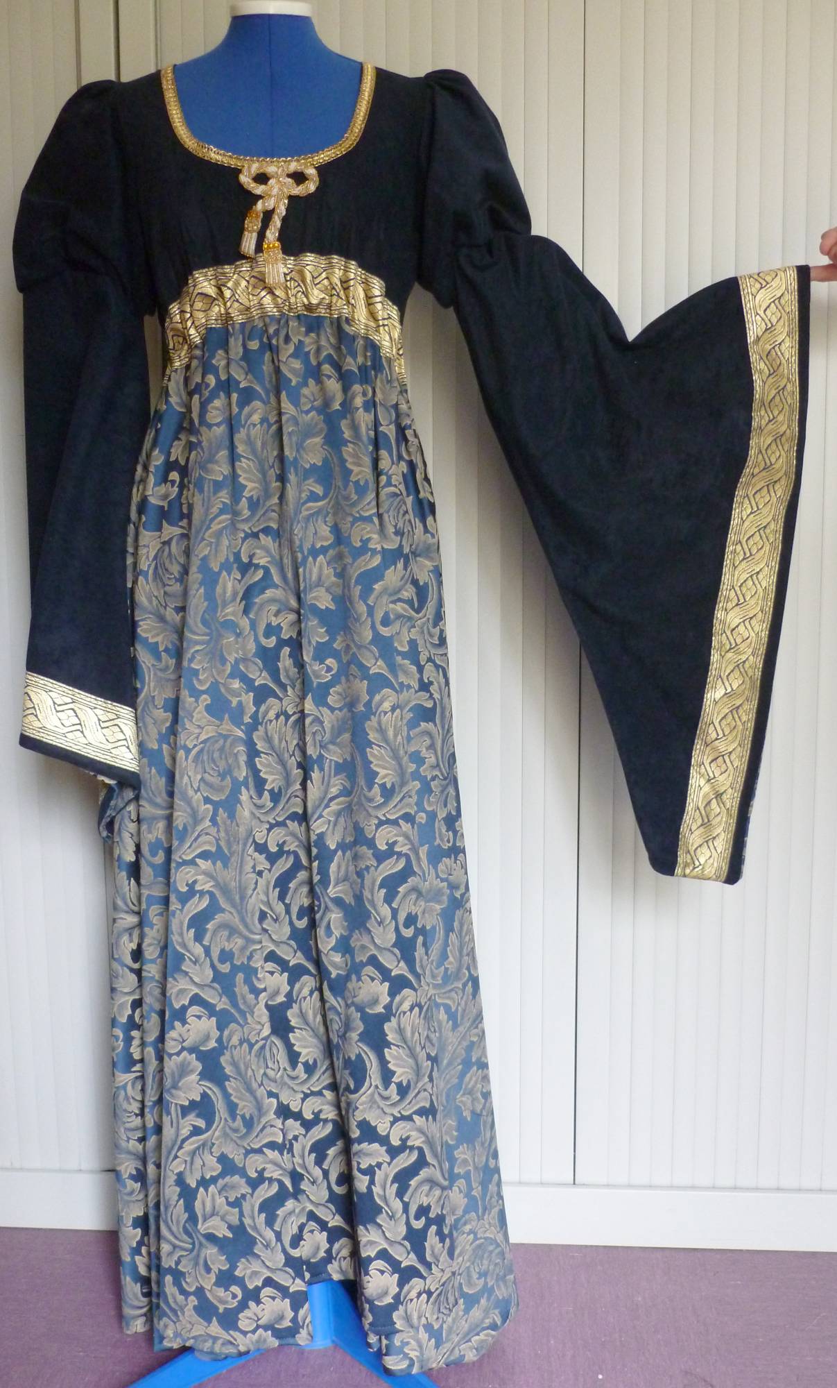 Robe-médiévale-Iseult-Luxe